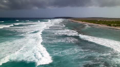 strong-waves-and-currents-along-the-eastern-shore-of-Aruba