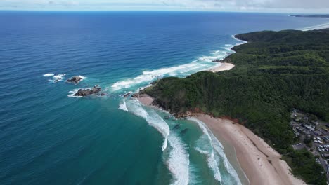 Scenic-Headland-At-Broken-Head-Beach,-Byron-Bay,-NSW,-Australia---Aerial-Drone-Shot