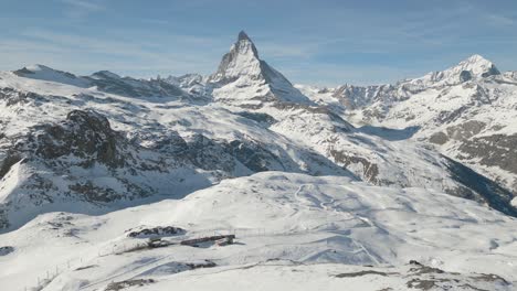 Impresionantes-Imágenes-De-Drones-4k-En-La-Montaña-Matterhorn---Zermatt,-Suiza