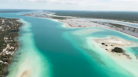 Luftaufnahme-Der-Lagune-Von-Bacalar,-Bacalar,-Quintana-Roo,-Mexiko