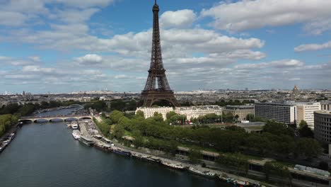 Eiffelturm-Und-Pont-D&#39;Iéna-Brücke-Am-Seineufer,-Pariser-Stadtbild,-Frankreich