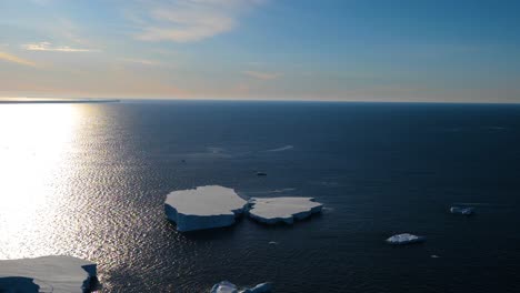 Icebergs-Tabulares-En-La-Antártida-Vistos-Desde-Un-Helicóptero
