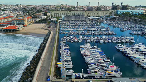 Toma-De-Drone-Del-Club-Náutico-King-Harbour-En-California