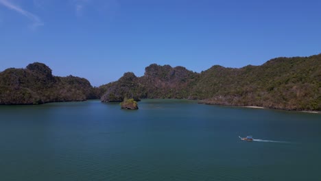 Island-at-longtail-boat-beach-malysia-Langkawi