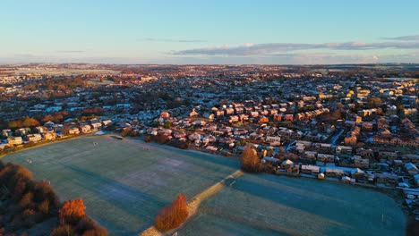 Daybreak-on-a-very-cold-winters-morning-in-Yorkshire,-UK