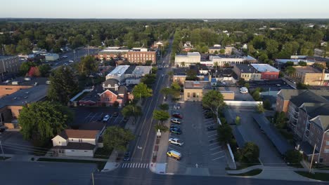 Vista-Aérea-De-La-Ciudad-De-Clare,-Michigan,-EE.UU.