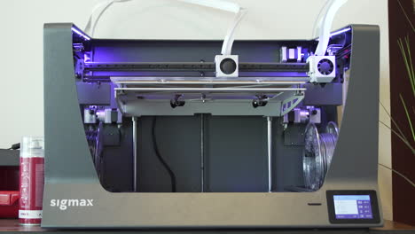 Fortschrittlicher-3D-Drucker,-Totalaufnahme,-Bewegung-Und-Druck