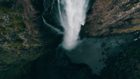 Cinematic-aerial-view-top-down,-Wallaman-falls,-Queensland