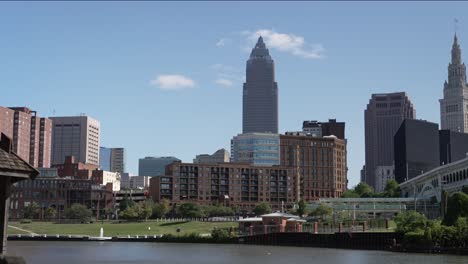 Cleveland-Skyline-on-the-Water-Panning