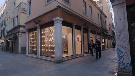 Venchi-Boutique-Corner-In-Den-Bezaubernden-Straßen-Von-Venedig