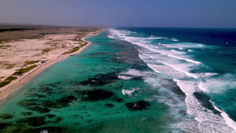 Aruba-Wellen-Entlang-Der-Ostküste-Luftaufnahme