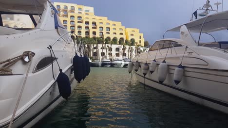 Luxury-boats-floating-in-the-marina,-St