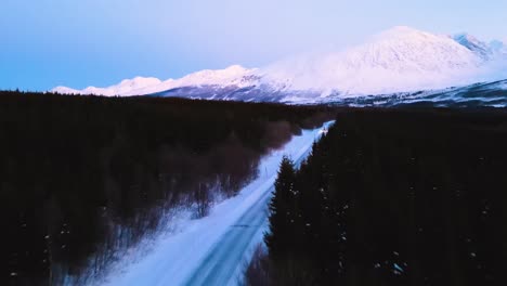 Luftaufnahme-Der-Wunderschönen-Landschaft-Der-Lyngenalpen,-Norwegen