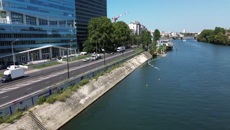 Modernes-Viertel-Am-Flussufer,-Paris-In-Frankreich
