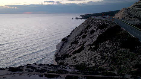 Dramatischer-Blick-Auf-Den-Felsen-Der-Aphrodite-In-Der-Nähe-Von-Paphos,-Zypern,-Bei-Sonnenuntergang