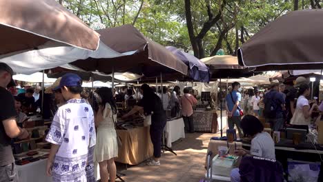 Famoso-Mercado-De-Fin-De-Semana-Jing-Jai-En-Chiang-Mai-Lleno-De-Gente