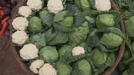 Cabbage-and-cauliflower-is-being-sold-in-the-market