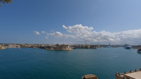 Historic-Grand-harbour-port-and-fortifications-in-Valletta-city,-Malta