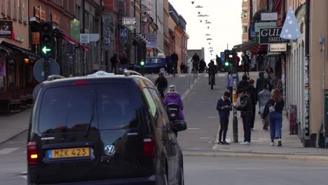 Wochenendverkehr-Auf-Dem-Gotgatsbacken-In-Stockholm-Während-Der-Coronakrise