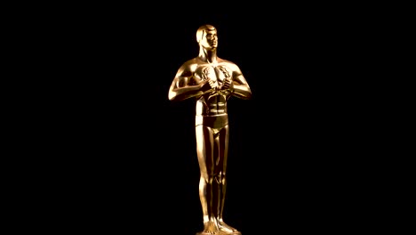 Réplica-De-La-Estatua-Del-Premio-De-La-Película-De-La-Academia-Oscar-Girando-Sobre-Fondo-Negro,-De-Cerca