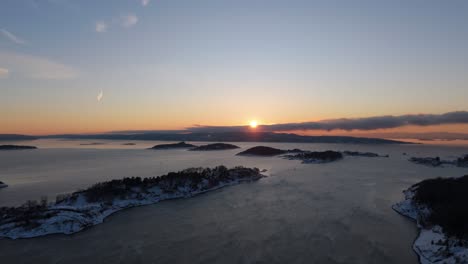 Golden-Hour-Sunset-On-Horizon-With-Sillhouute-Of-Islands-Near-Bjorvika,-Oslo