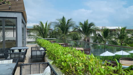 Wyndham-Garden-Cam-Ranh-Resort,-Lounge-Im-Freien,-Terrassencafé-Mit-Villen-Im-Tropischen-Nha-Trang,-Vietnam