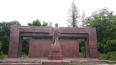 Lenin-Statue-in-Chisinau,-Moldova