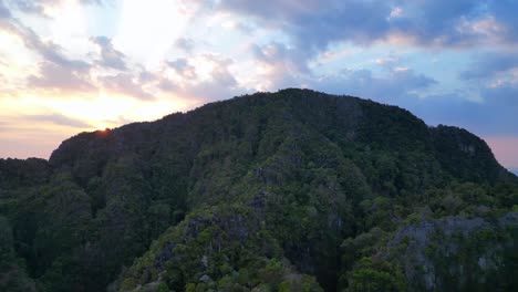 Dschungel-Urwald-Hügel-Berg-Sonnenuntergang-Thailand