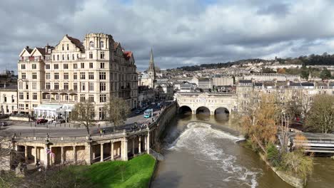 Bath-City-centre-UK-river-Avon-and-Pulteney-Bridge-ascending-drone,aerial