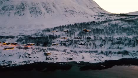 Luftaufnahme-Der-Wunderschönen-Landschaft-Der-Lyngenalpen,-Norwegen