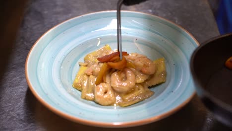 Plate-of-ravioli-with-shrimp-in-sour-cream