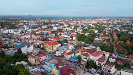 Barrio-Típico-Camboyano-En-Siem-Reap-Ametrallamiento-De-Izquierda-A-Derecha