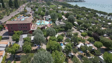 Luftaufnahme-Des-Campingplatzes-Serenella-Am-Gardasee,-Italien