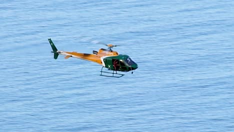 Sanparks-Helikopter-Fliegt-über-Lionshead-In-Kapstadt