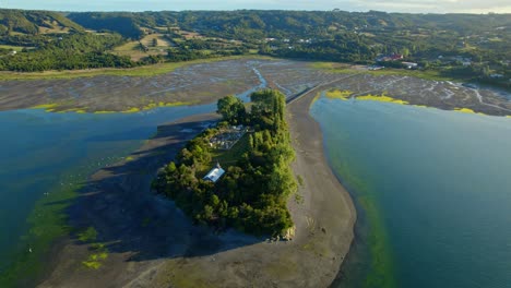 Panorama-Luftaufnahme-Der-Insel-Aucar-In-Quemchi,-Chiloé,-Chile