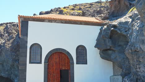 Typical-white-Canary-style-holiday-house-near-rocky-cliff-in-Tenerife