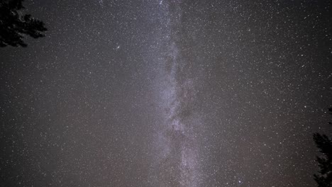 Vía-Láctea-En-El-Brillante-Cielo-Nocturno