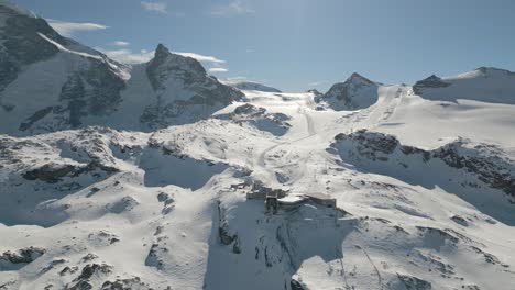 Impresionantes-Imágenes-Tomadas-Con-Drones-Desde-El-Glaciar-Zermatt---Suiza