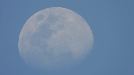 Hermoso-Primer-Plano-De-La-Luna.-Puntos-