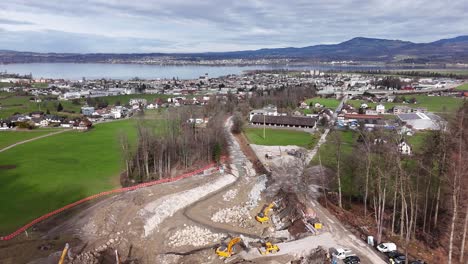 Sitio-De-Construcción-Construir-Expansión-De-Arroyo-Para-Evitar-Inundaciones-Desde-La-Parte-Superior-Del-Lago