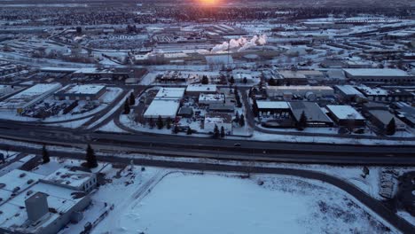 Puesta-De-Sol-Sobre-Las-Montañas-Rocosas-Vistas-Desde-El-Distrito-De-Almacenes-En-Calgary