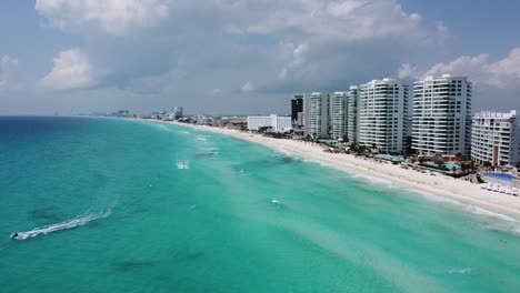 Cancun-Beach,-Mexico.-Aerial-drone-descending