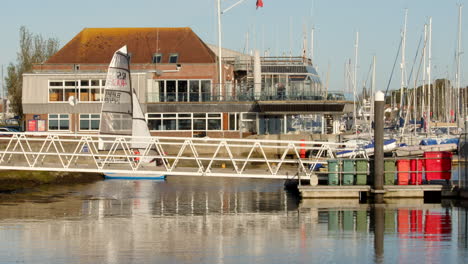 sailing-dinghies-being-launched-at-Lymington-harbour-on-Lymington-river