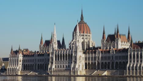 Budapest-city-center-view-with-Parliament-building-and-Danube-river-on-a-sunny-day,-gothic-architecture,-medium-distant-panoramic-shot