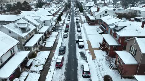 Parking-cars-in-narrow-street-of-american-neighborhood