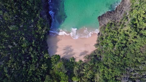 Aerial-descending-secret-hidden-exotic-sand-beach-on-a-Caribbean-island,-nobody