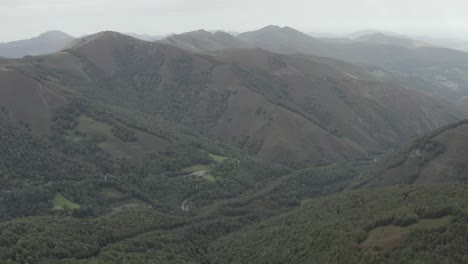 Paso-De-Roncesvalles-O-Ronceval-O-Roncevaux,-Pirineos-Cerca-De-La-Frontera-Entre-Francia-Y-España