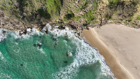 Top-down-Static-Drone-shot-of-Stradbroke-Islands-Beach-and-Rocky-Coast-Line