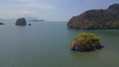 Island-in-sea-malysia-Langkawi