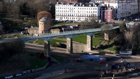 Luftaufnahmen-Von-Scarborough-South-Bay,-Spa-Bridge-Im-Winter